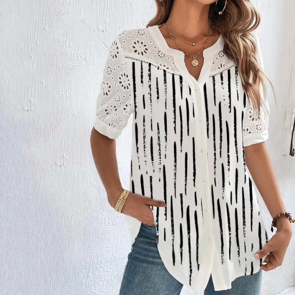 Blusa de encaje con mangas cortas