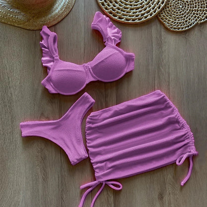 Elegancia junto al mar: Conjunto de bikini de cintura baja de tela ondulada sólida