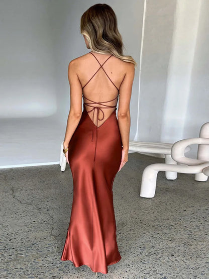 Vestido Maxi Sem Costas de Cetim Luxuoso