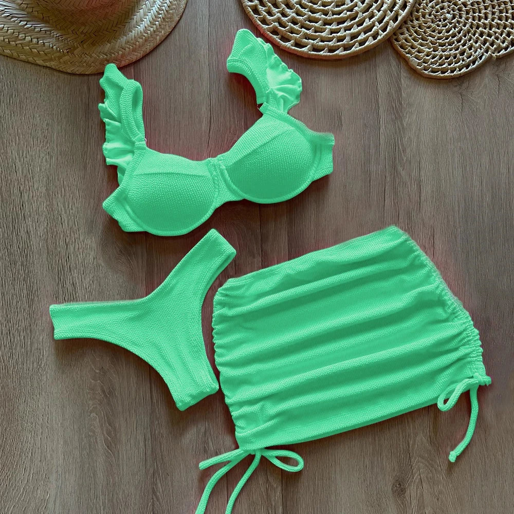 Elegancia junto al mar: Conjunto de bikini de cintura baja de tela ondulada sólida