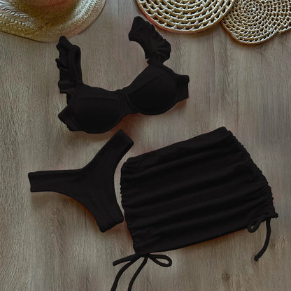 Elegancia junto al mar: Conjunto de bikini de cintura baja de tela ondulada sólida